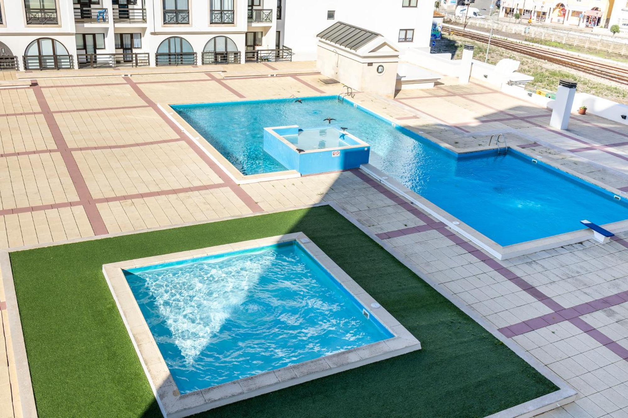 Beachfront 3Bdr Apt On Marginal Boulevard São Martinho do Porto Exteriér fotografie